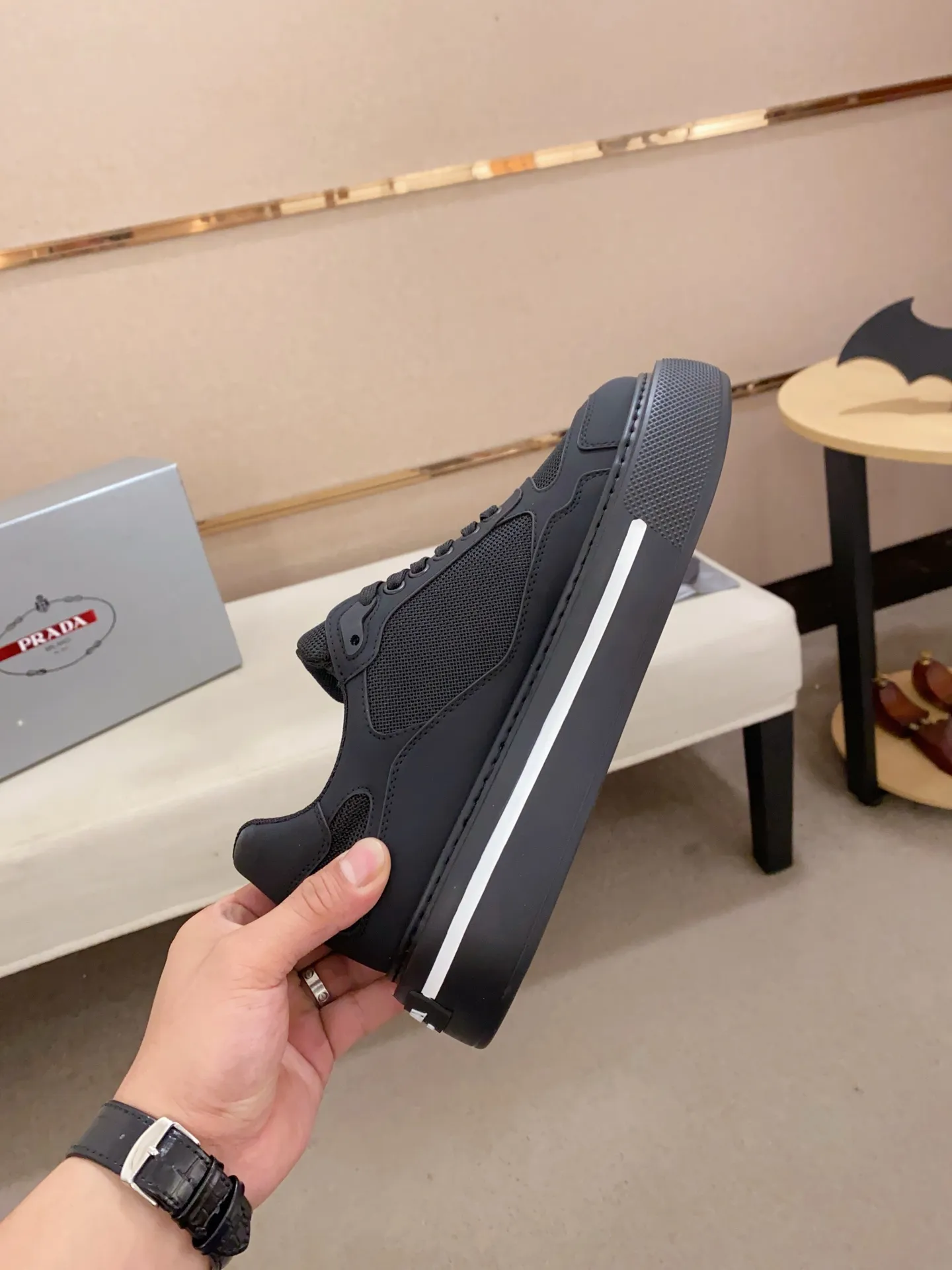 Men's shoes 💰 580💰 ✔️✔️✔️Higher version High-quality new PRADA (Prada) counters are launched simultaneously, new men's shoes, 😘fabrics are selected from breathable fly weave fabrics. Lining: Imported cowhide leather lining. 👍🏿High-end☄️Open-molded non-slip rubber outsole, exquisite lines, simple and elegant, comfortable and high-end for leisure travel. Number of yards: 38 to 44.